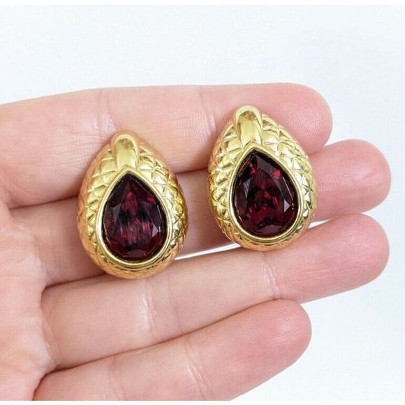 Red Faceted Tear Shape Gold Toned Clip On Earrings - Signed Swarovski Swan Stamp - Picture 2 of 12